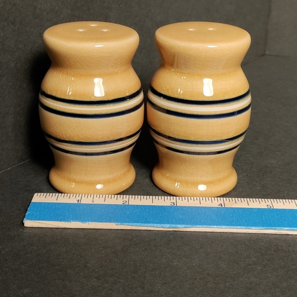 SALT & PEPPER SHAKERS⭐ - Picture 2 of 6